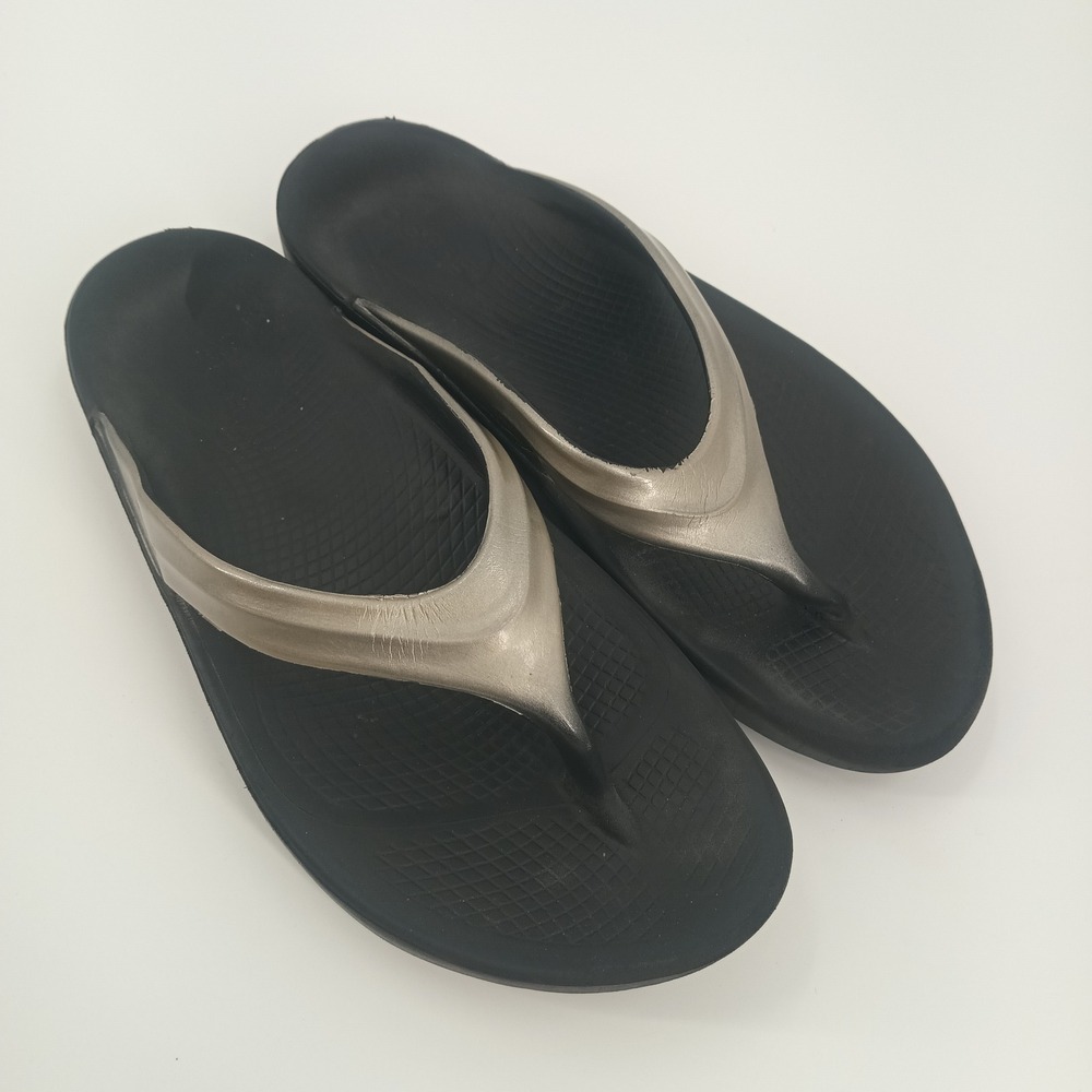 OOFOS OOlala Luxe Recovery Sandals Black Champagne Metallic Womens 9 Flip Flops
